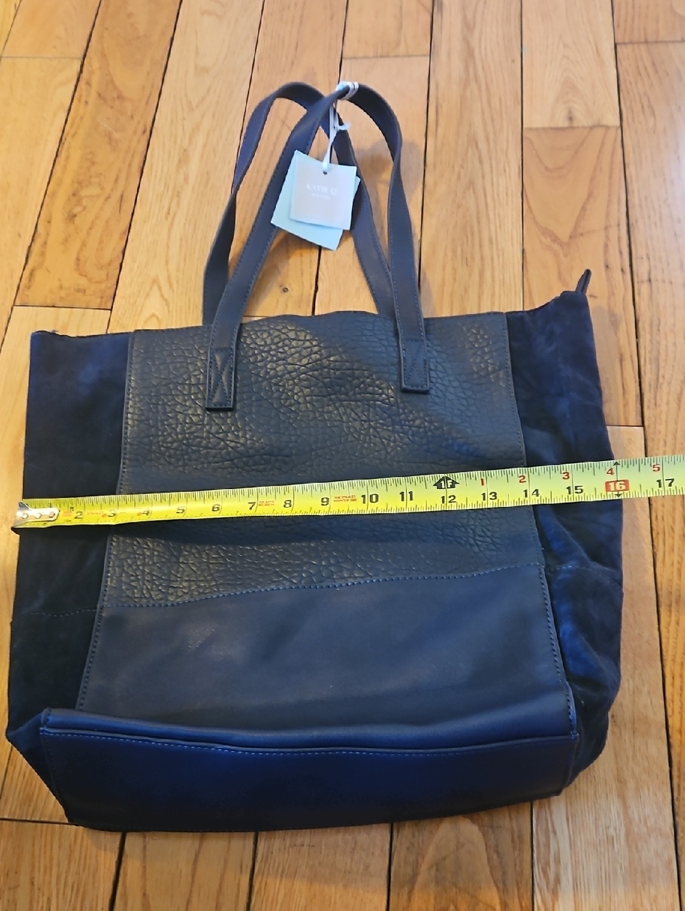 Women's Black Leather Tote Bag - Picture 3 of 6
